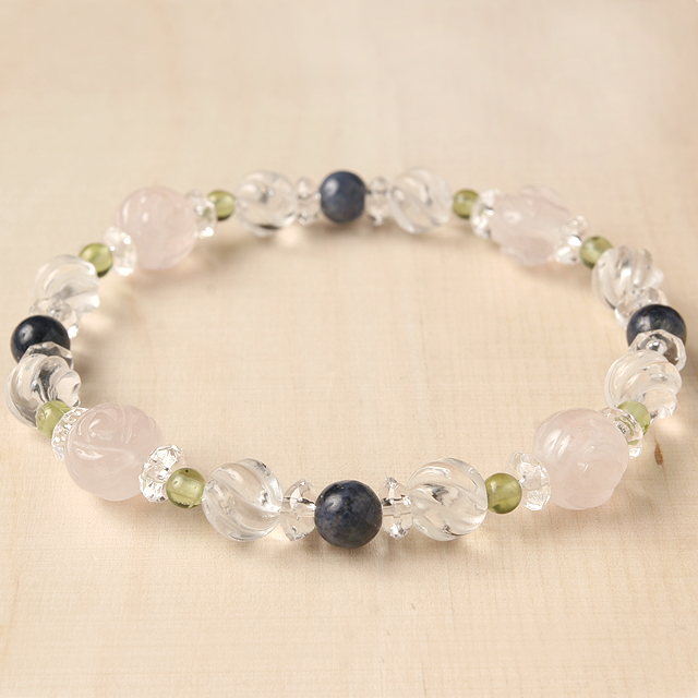【パワーストーン　天然石　アクセサリー　デザイン　ジュエリー】サファイアｘ薔薇カットローズクォーツｘペリドットの天然石ブレスレット