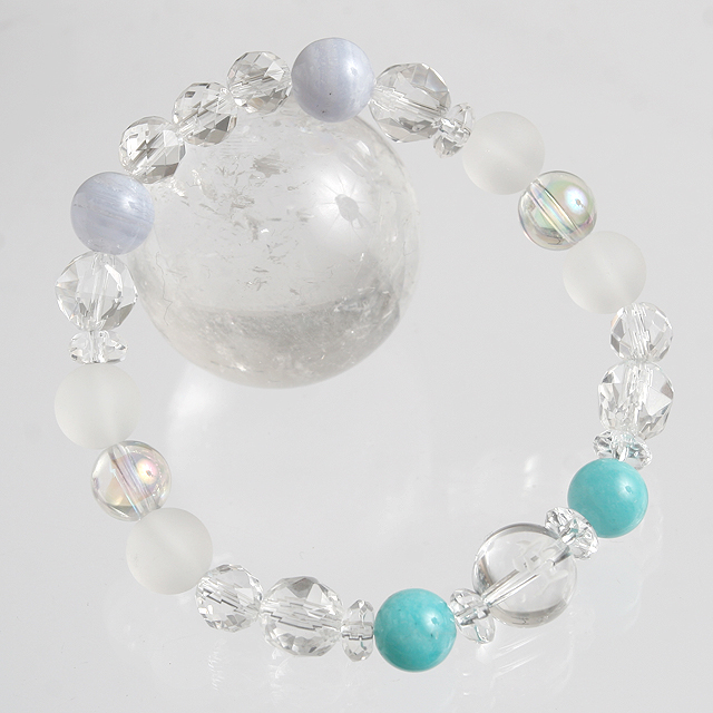 【パワーストーン　天然石　アクセサリー　デザイン　ジュエリー】「空」彫刻入り水晶ｘペルー産アマゾナイトｘブルーレースのデザインブレスレット