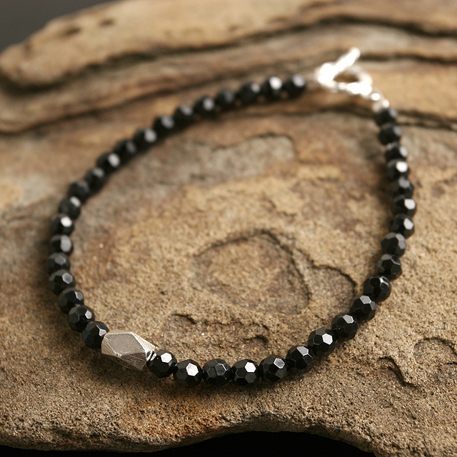 【パワーストーン　天然石　アクセサリー　デザイン　ジュエリー】ブラックトルマリンとカレンシルバーブレスレット仕事運