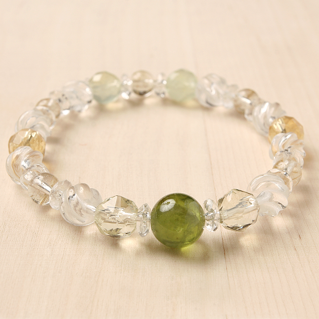 【パワーストーン　天然石　アクセサリー　デザイン　ジュエリー】ぺリドットの光のガーデンストーンブレスレット