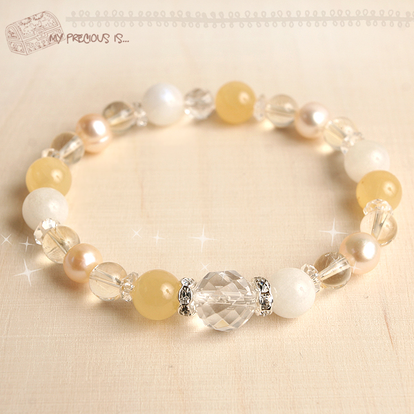 【パワーストーン　天然石　アクセサリー　デザイン　ジュエリー】幸せな女性のためのハッピームーンブレスレット